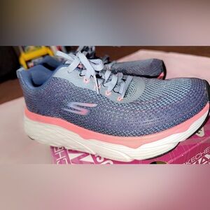 Skechers Women's Blue and Pink Sneakers